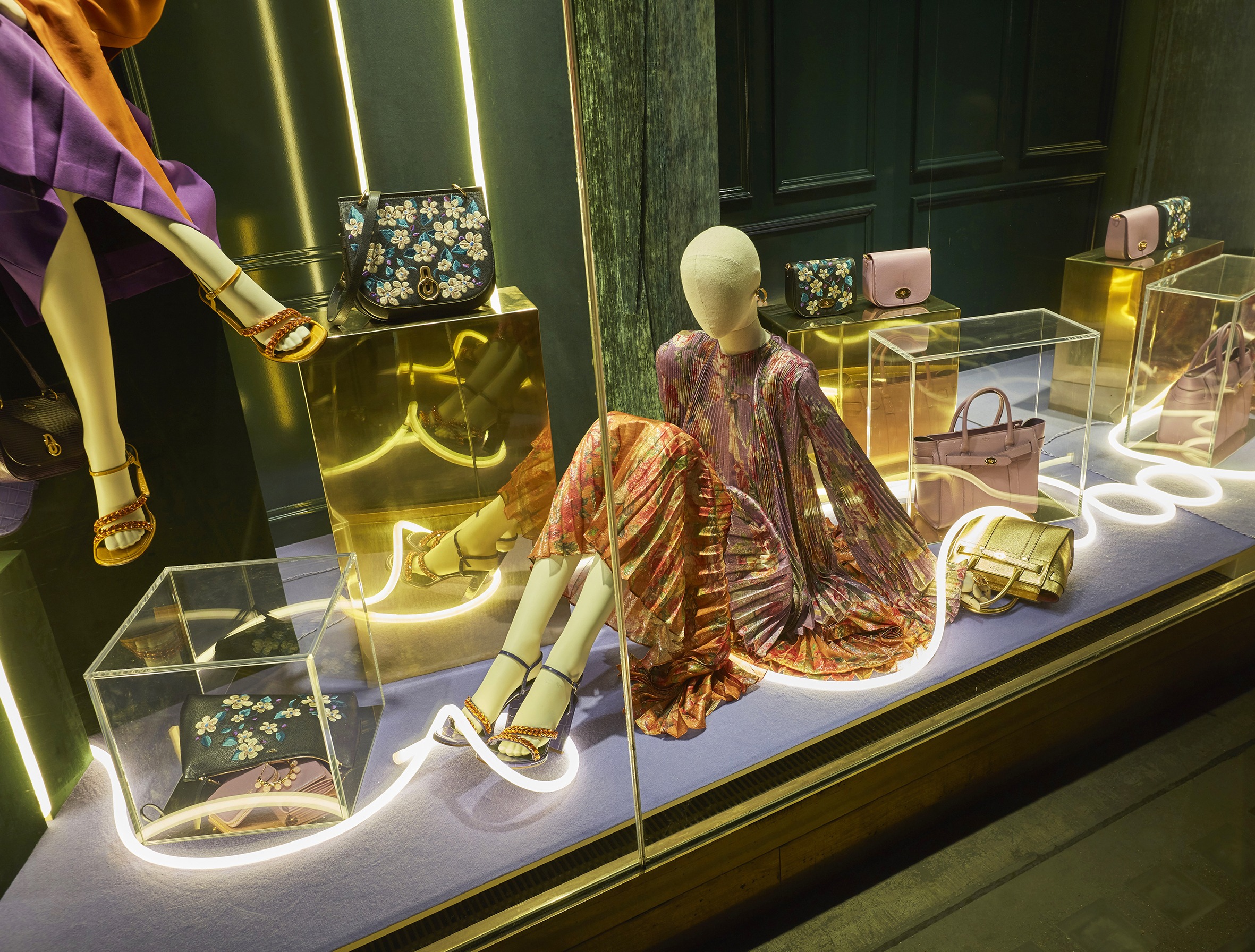 Louis Vuitton The Goose Game Festive Holiday Window Displays - Best Window  Displays
