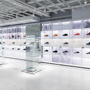 Nike-new-york-shelf-lighting